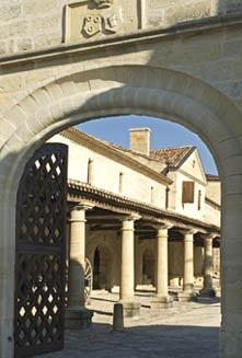 Château d'Aiguilhe - Bordeaux Tradition - Négoce de Vins